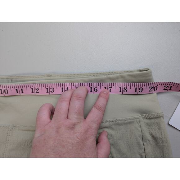 NWT Athleta Trekkie North Short Womens 18 Beige Ripstop Lightweight Hiking Camp - Picture 10 of 10
